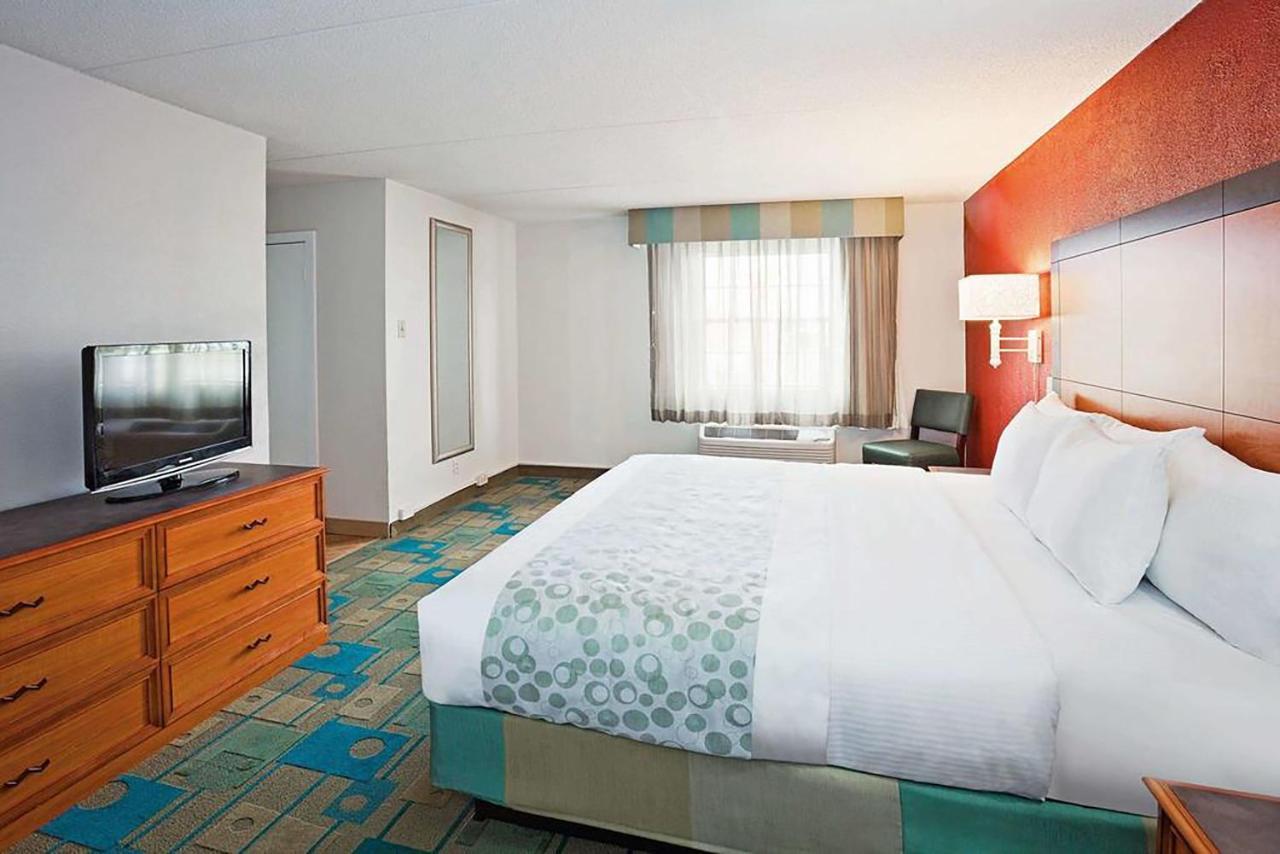 Norwood Inn & Suites เมอร์ริลวิลล์ ภายนอก รูปภาพ