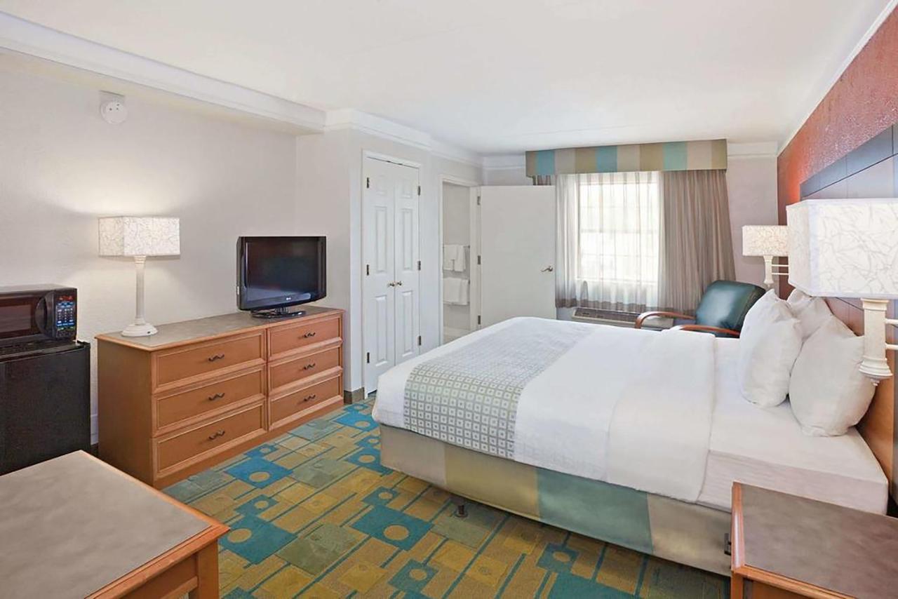 Norwood Inn & Suites เมอร์ริลวิลล์ ภายนอก รูปภาพ