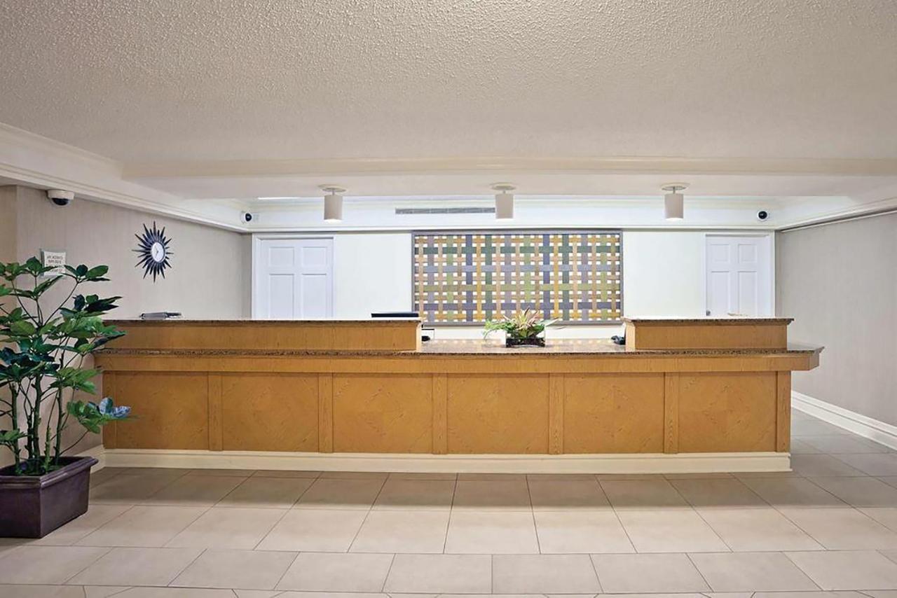 Norwood Inn & Suites เมอร์ริลวิลล์ ภายนอก รูปภาพ